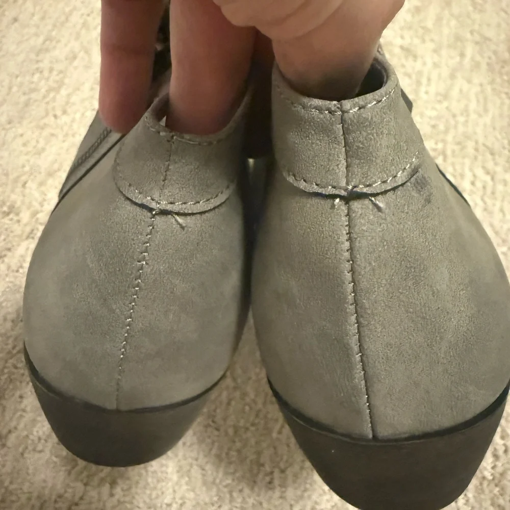 Women’s Gray Women's Ankle Boots Maurice’s Excellent Used‎ Condition Size 11M